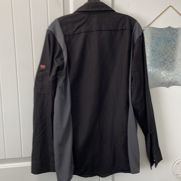 Red Kap ZEROSKRATCH long sleeve colorblock button-up shirt. Black/Charcoal - Picture 3 of 6